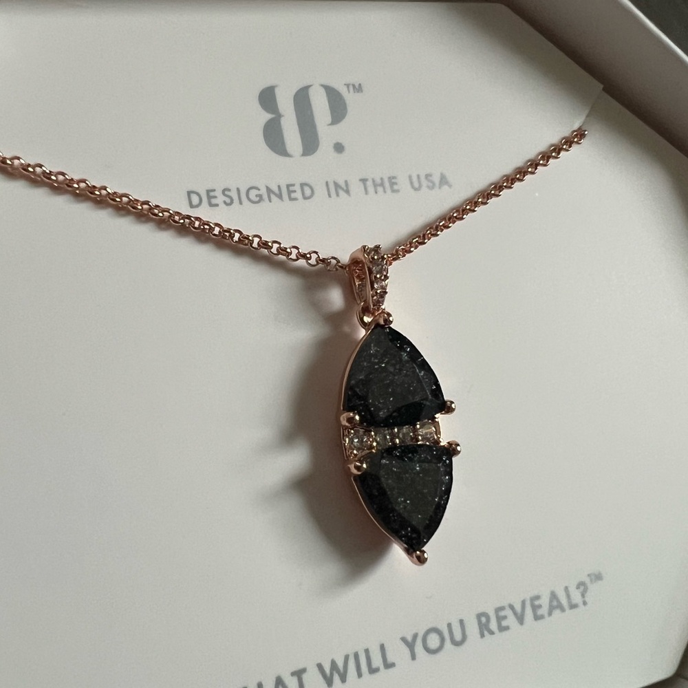 Black and Gold Teardrop Pendant Necklace